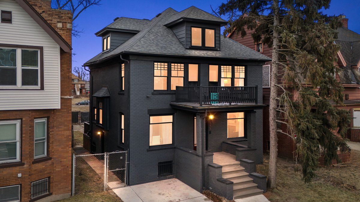 649 GLADSTONE Street