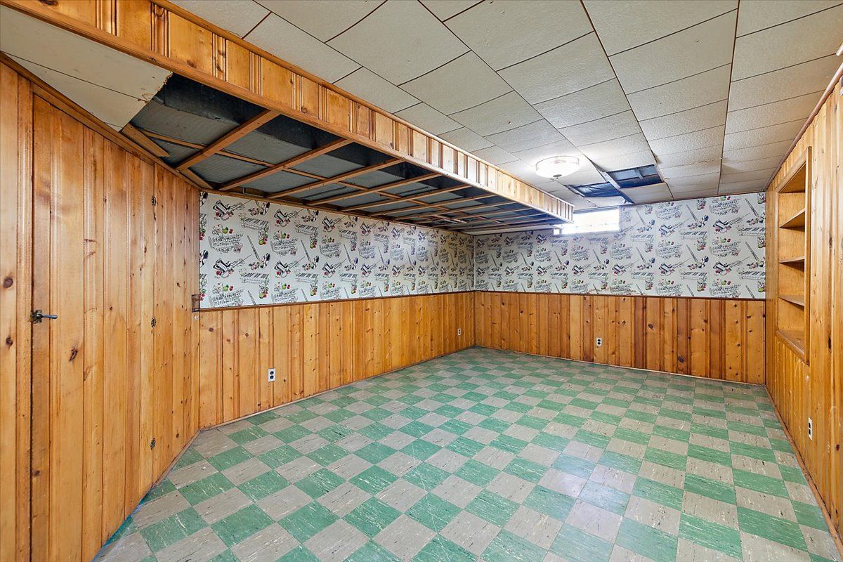 18514 SNOWDEN Street