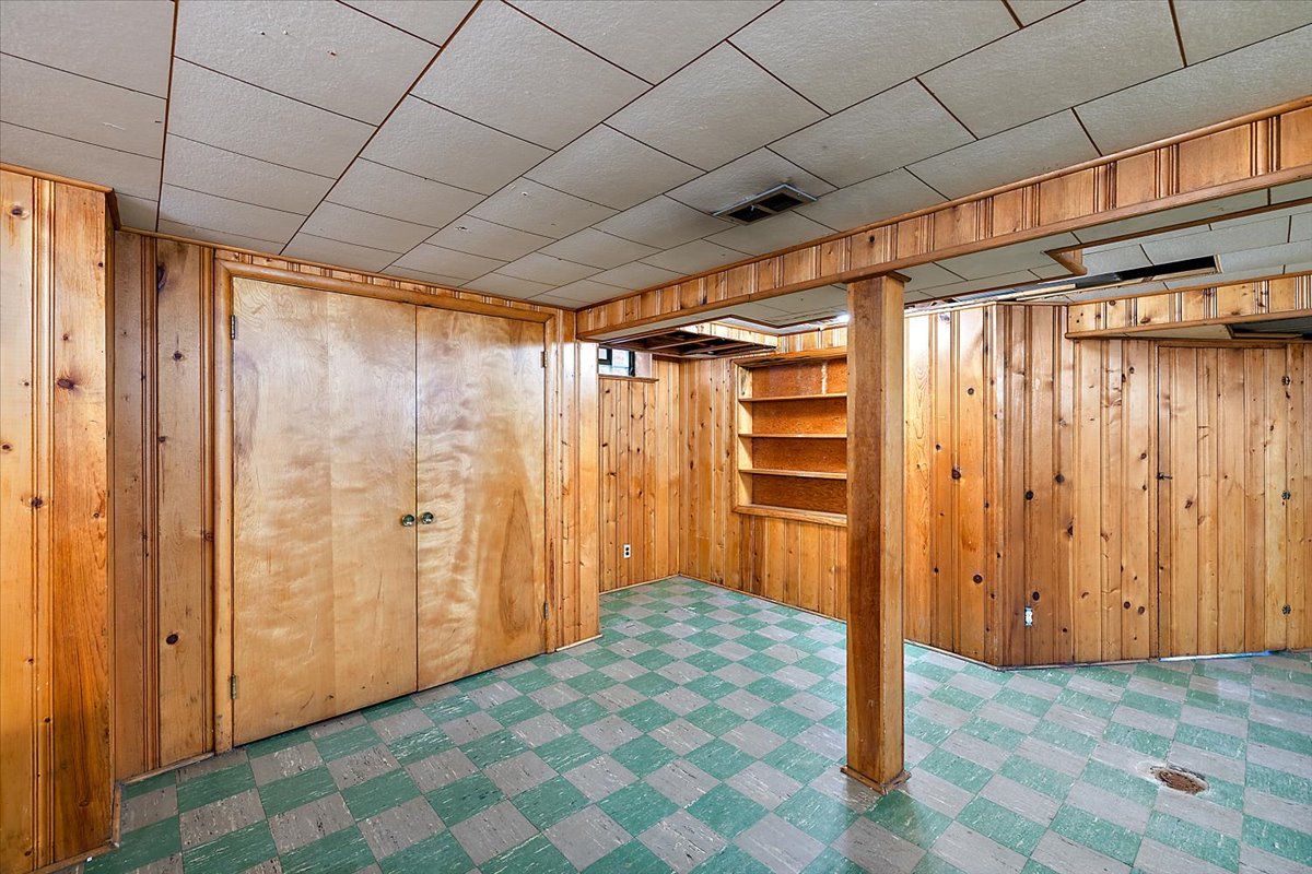 18514 SNOWDEN Street