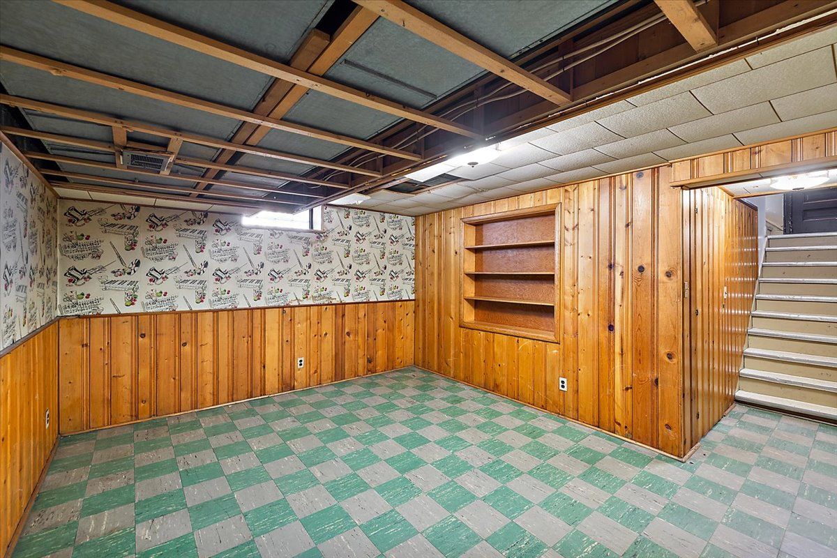 18514 SNOWDEN Street