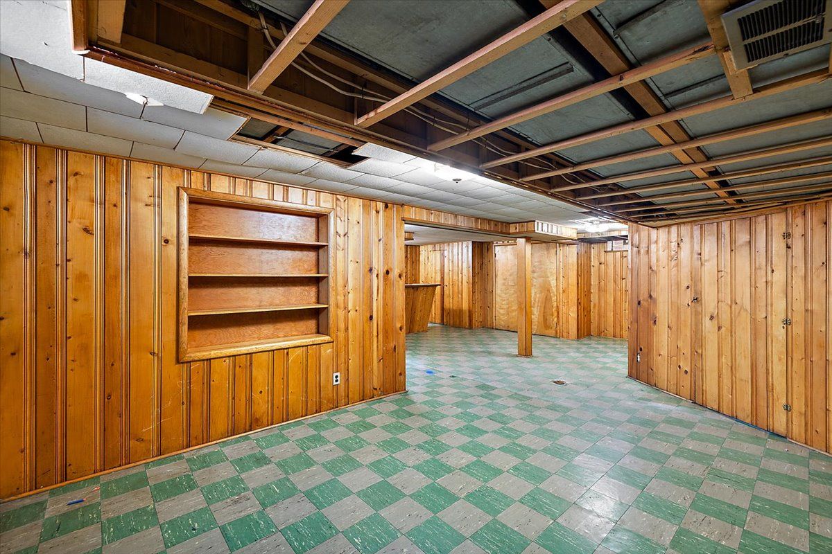 18514 SNOWDEN Street