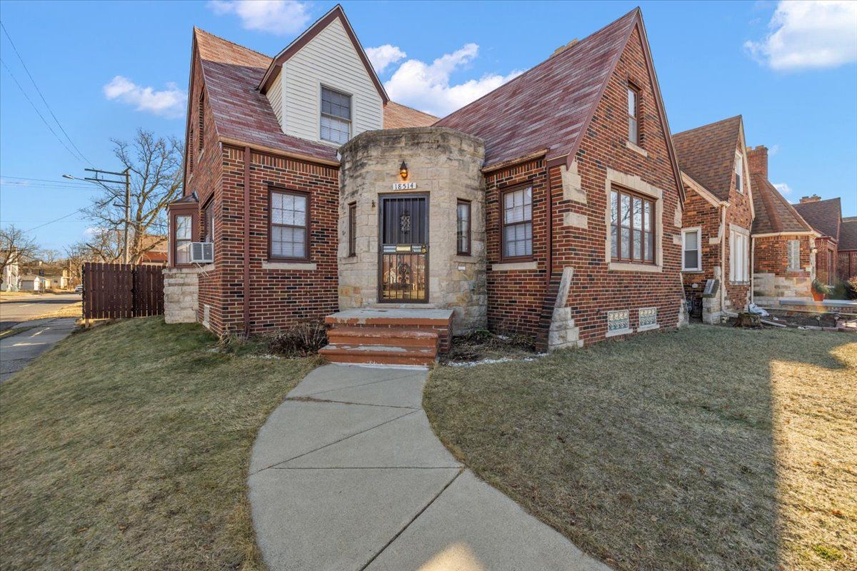 18514 SNOWDEN Street