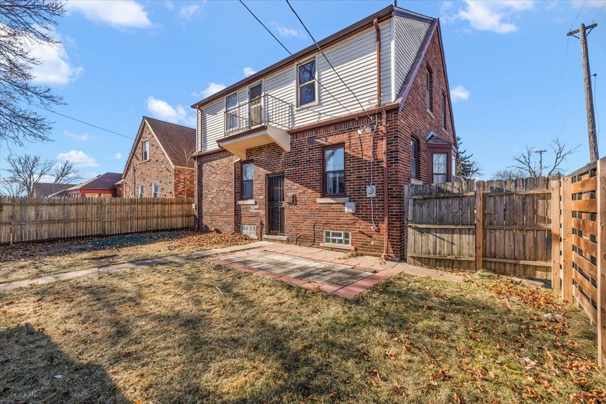 18514 SNOWDEN Street