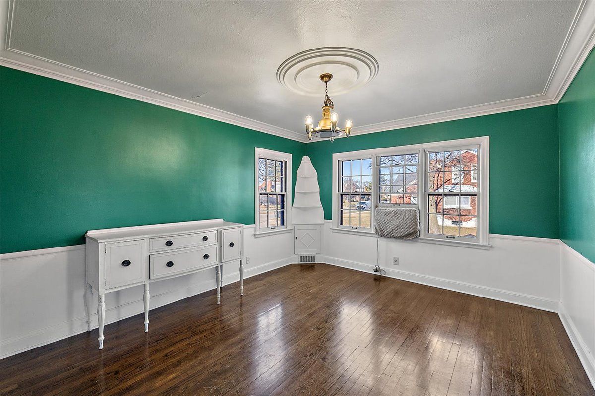 18514 SNOWDEN Street