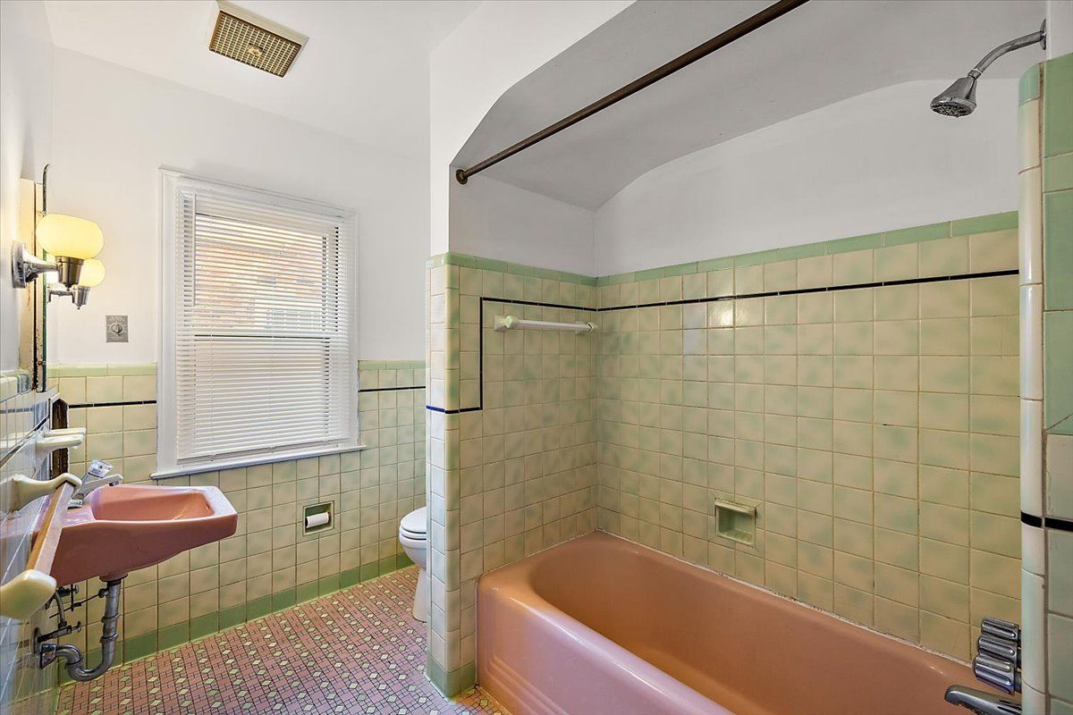 18514 SNOWDEN Street