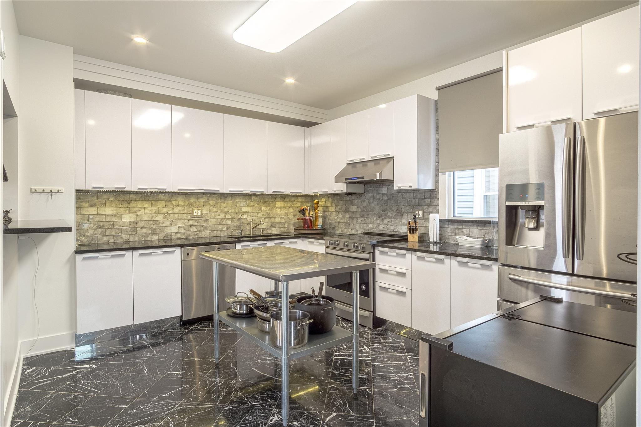 3715 FARNSWORTH Street