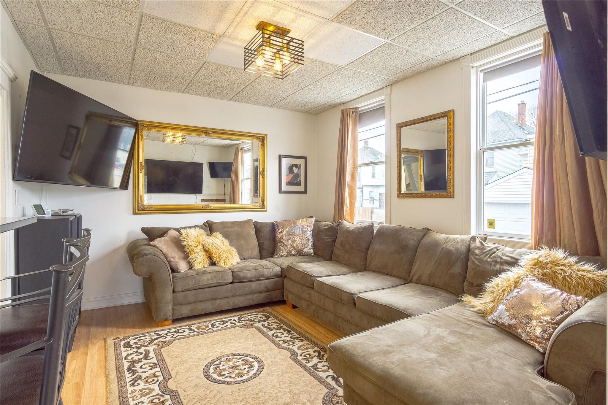 3715 FARNSWORTH Street