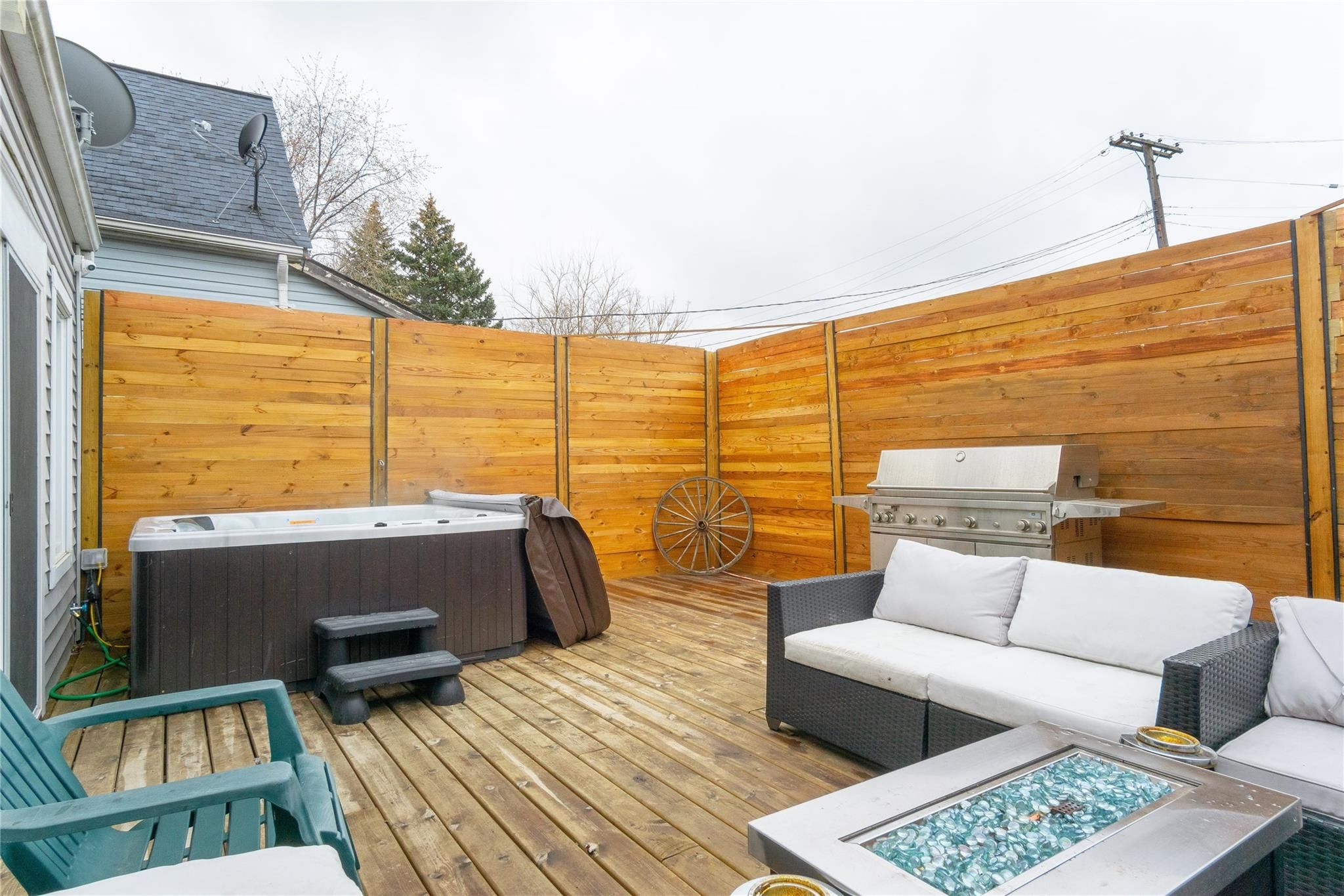 3715 FARNSWORTH Street