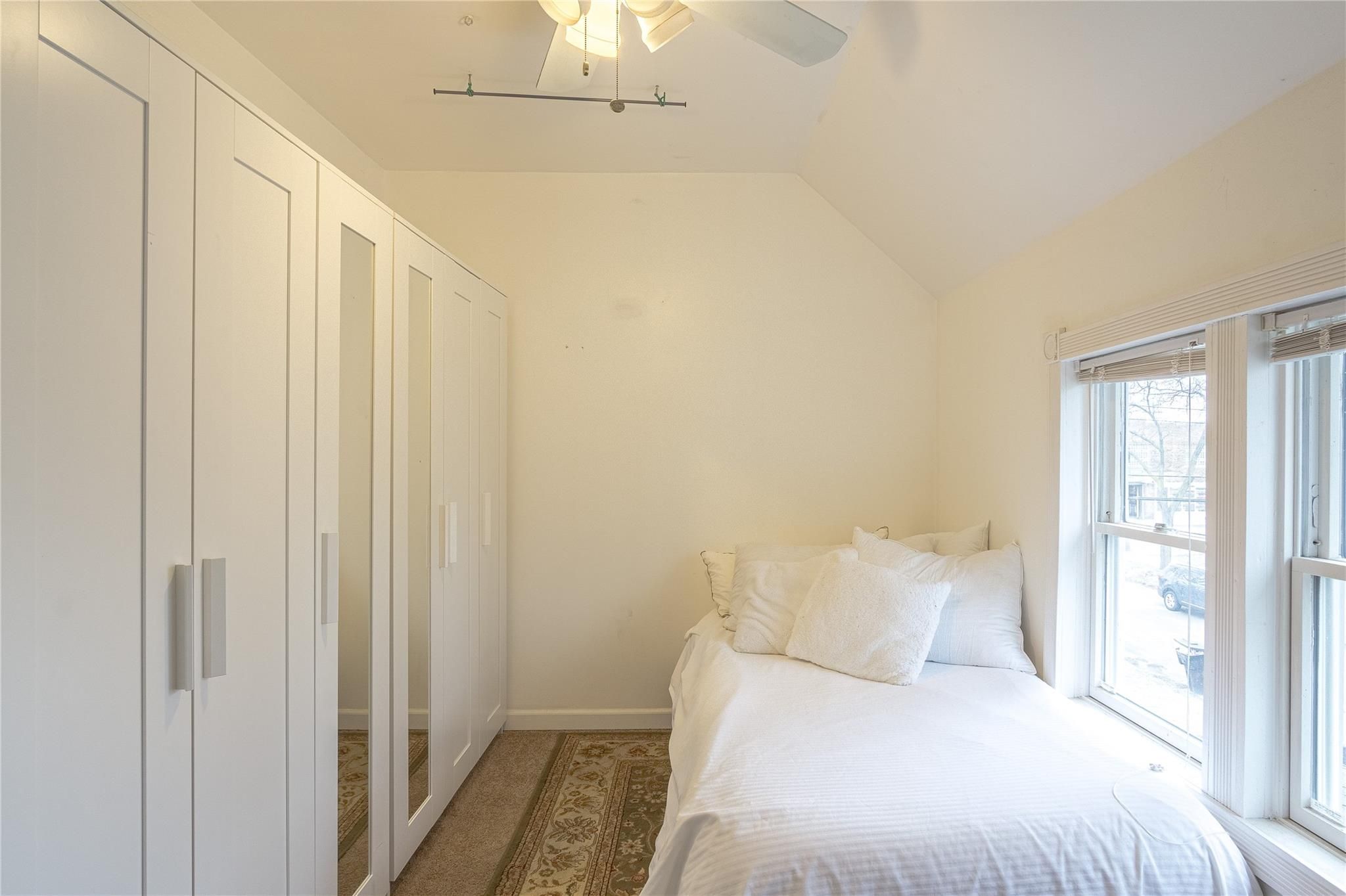 3715 FARNSWORTH Street