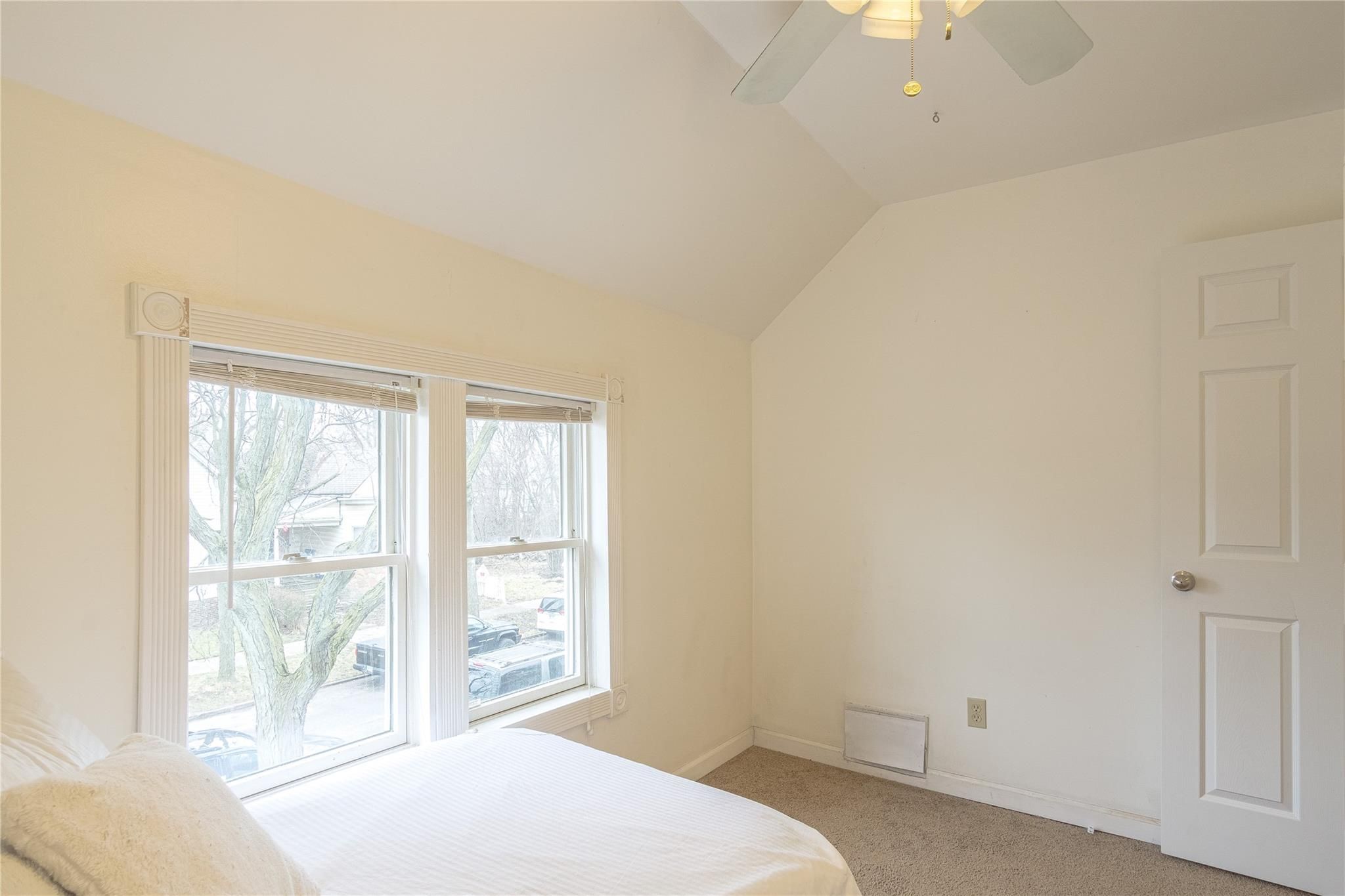 3715 FARNSWORTH Street