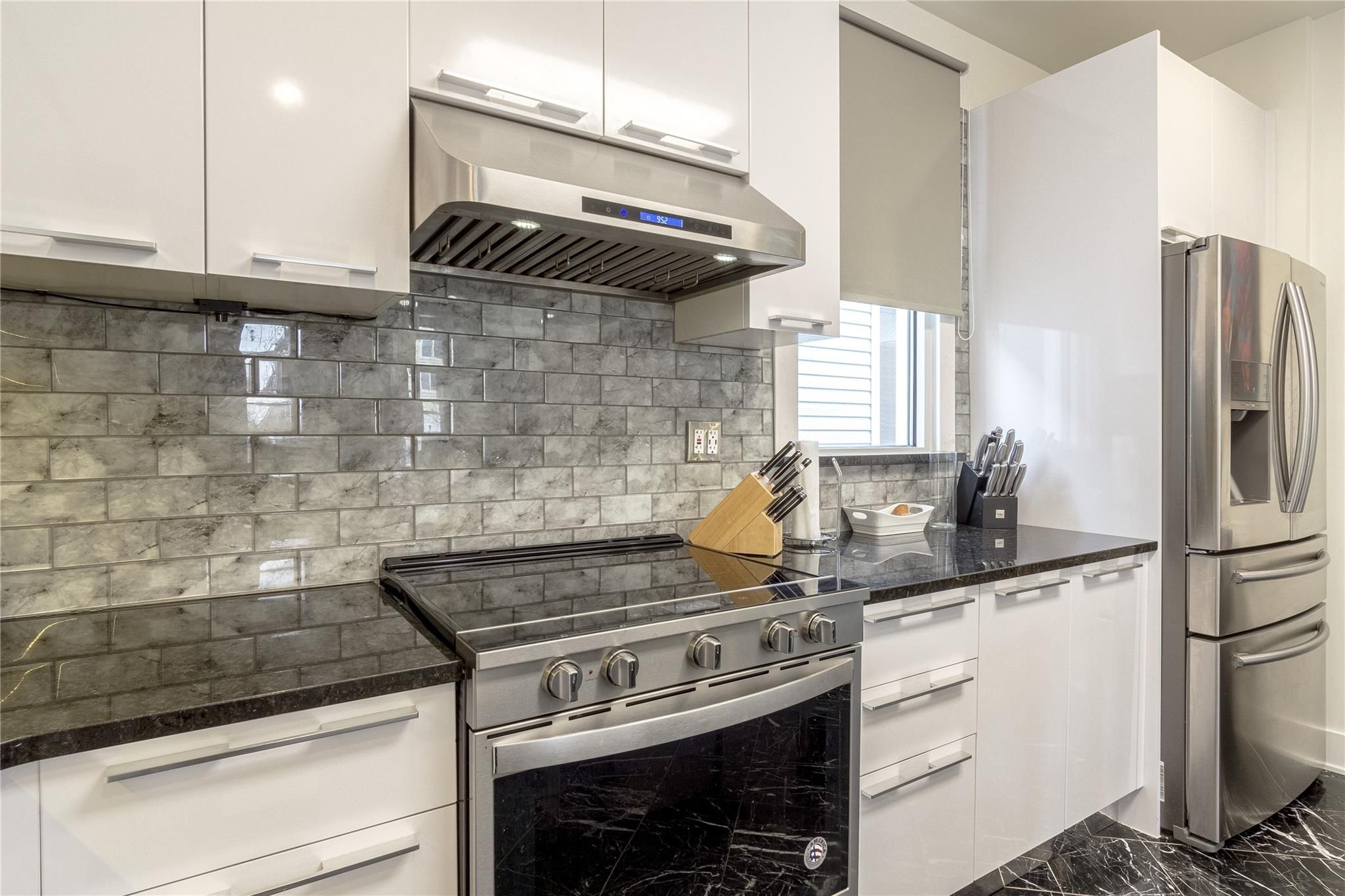 3715 FARNSWORTH Street