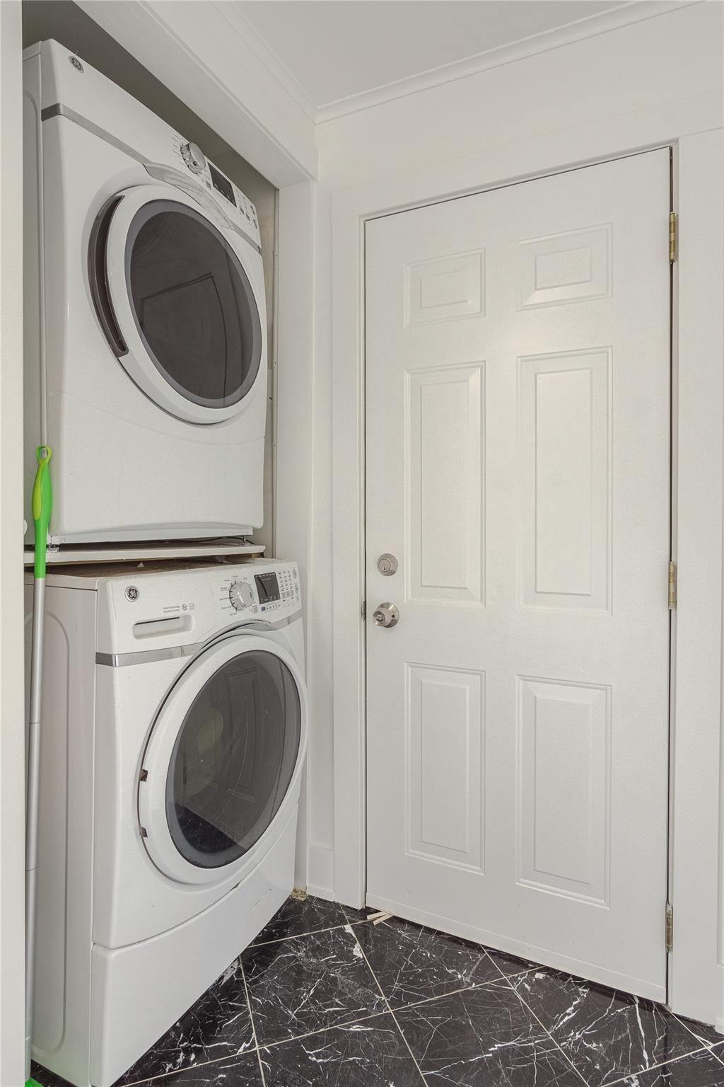 3715 FARNSWORTH Street