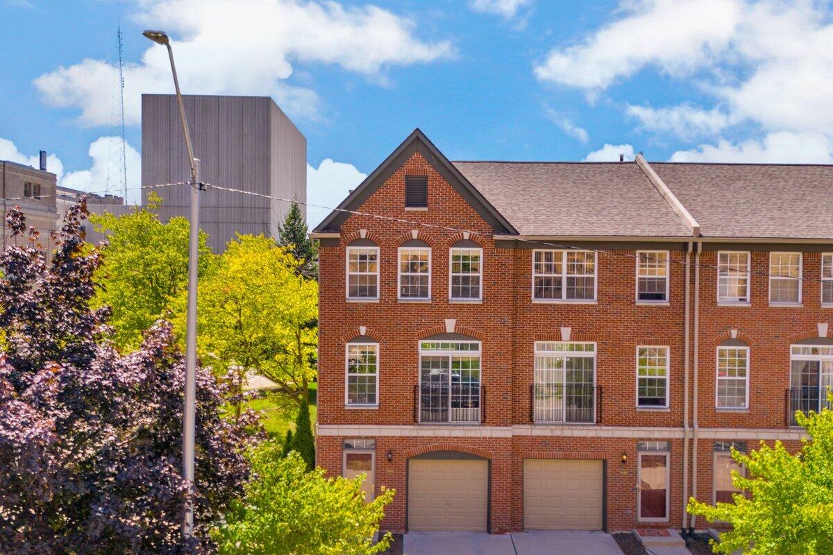 443 W Hancock Street