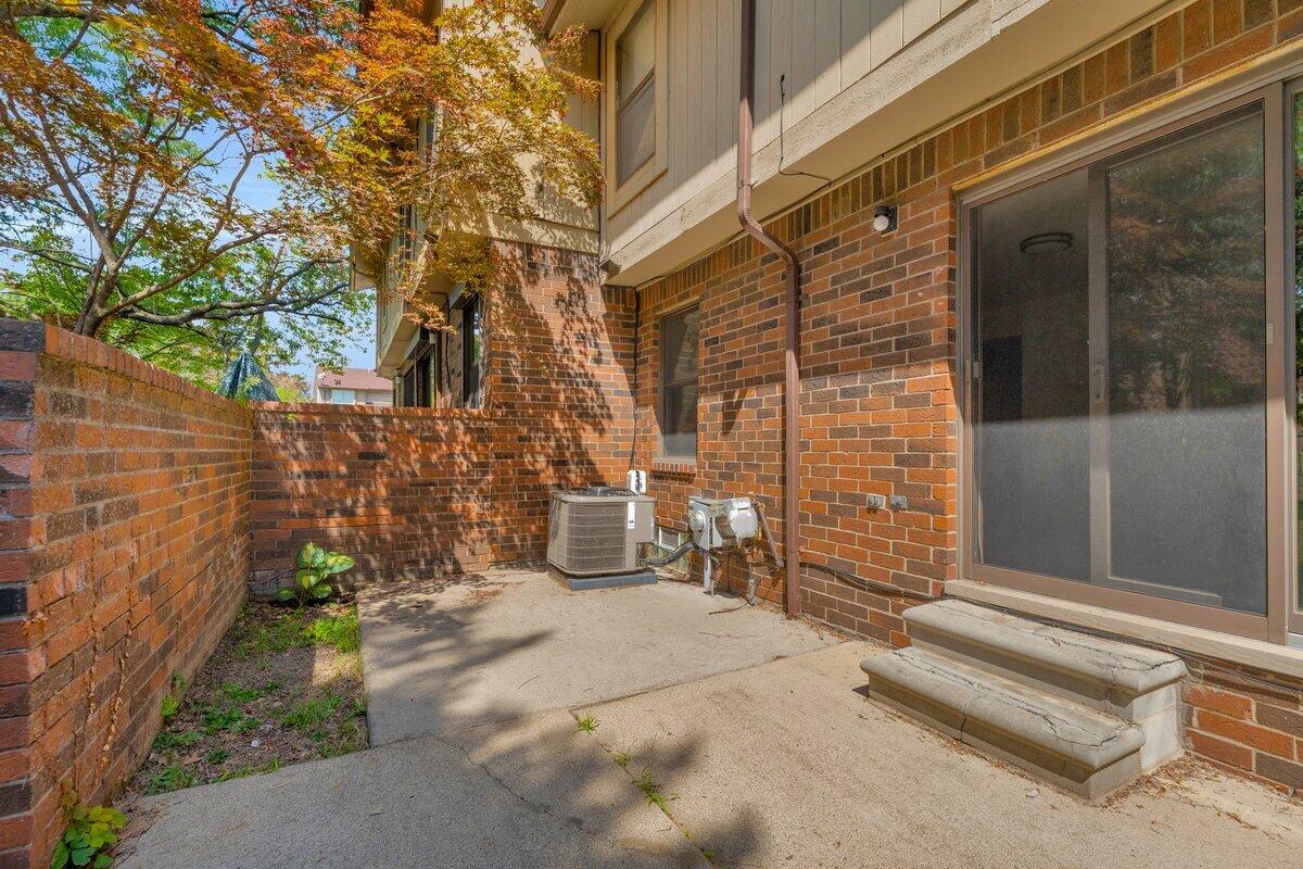 3140 Woods Circle