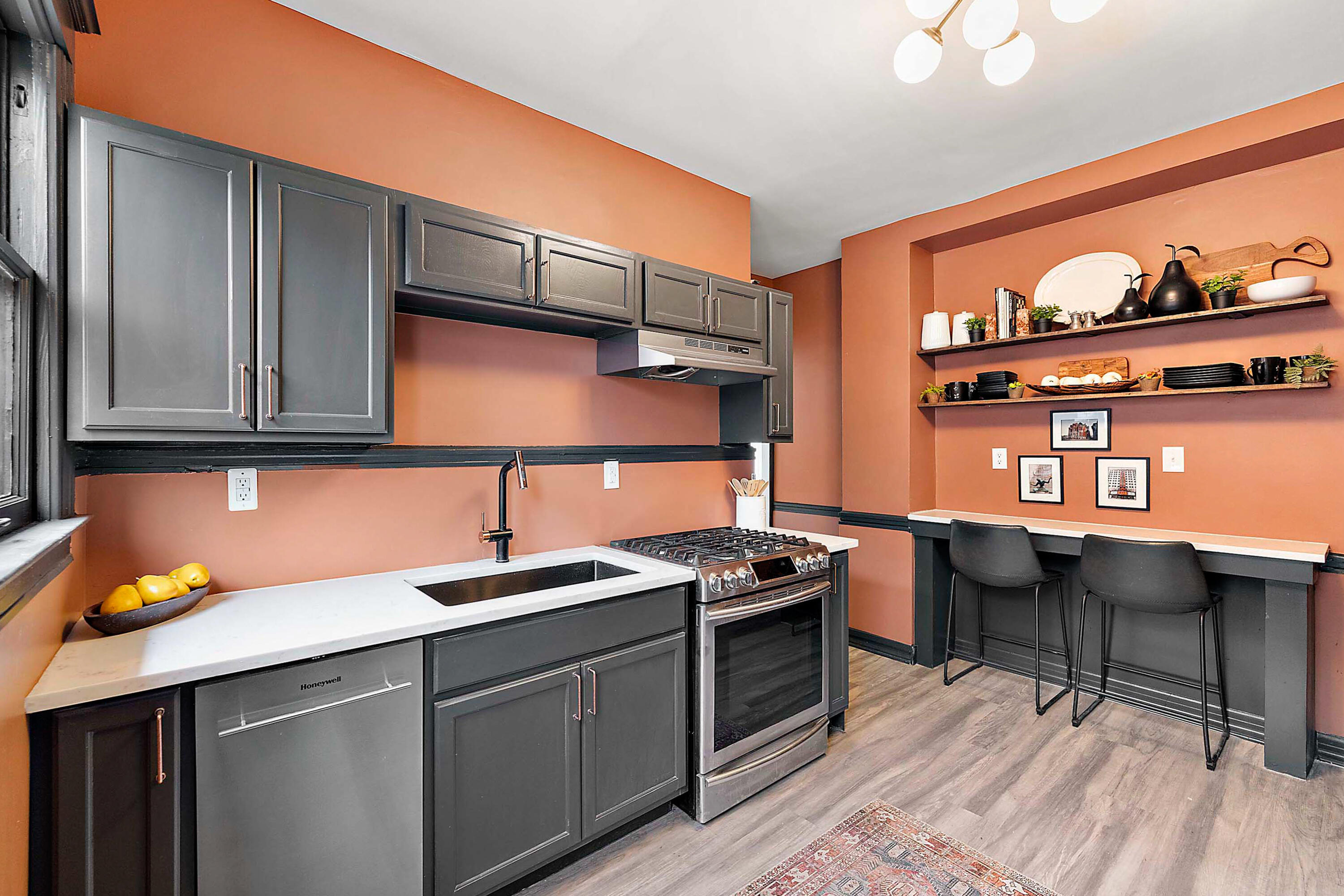 816 W Philadelphia Street