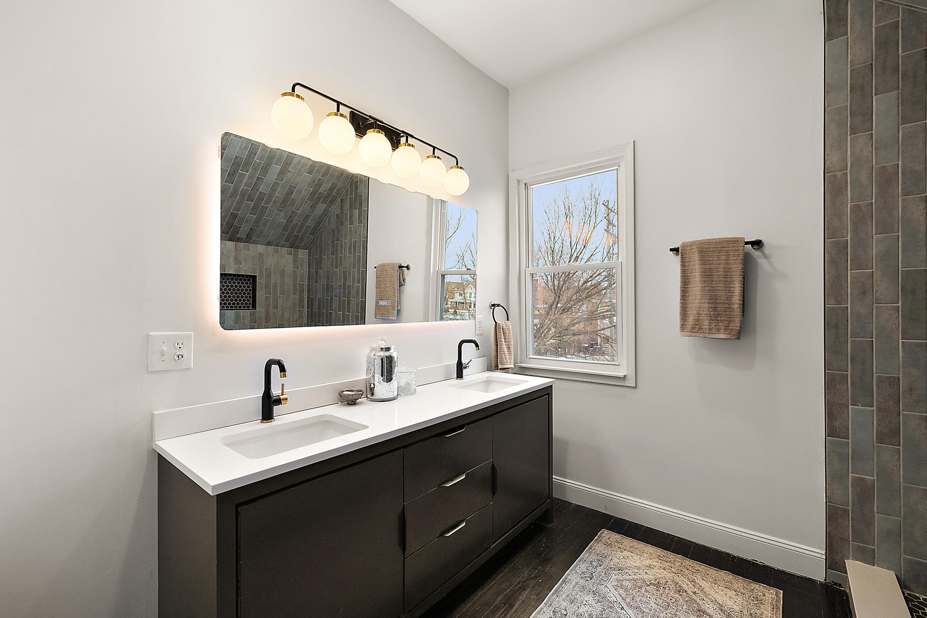 816 W Philadelphia Street