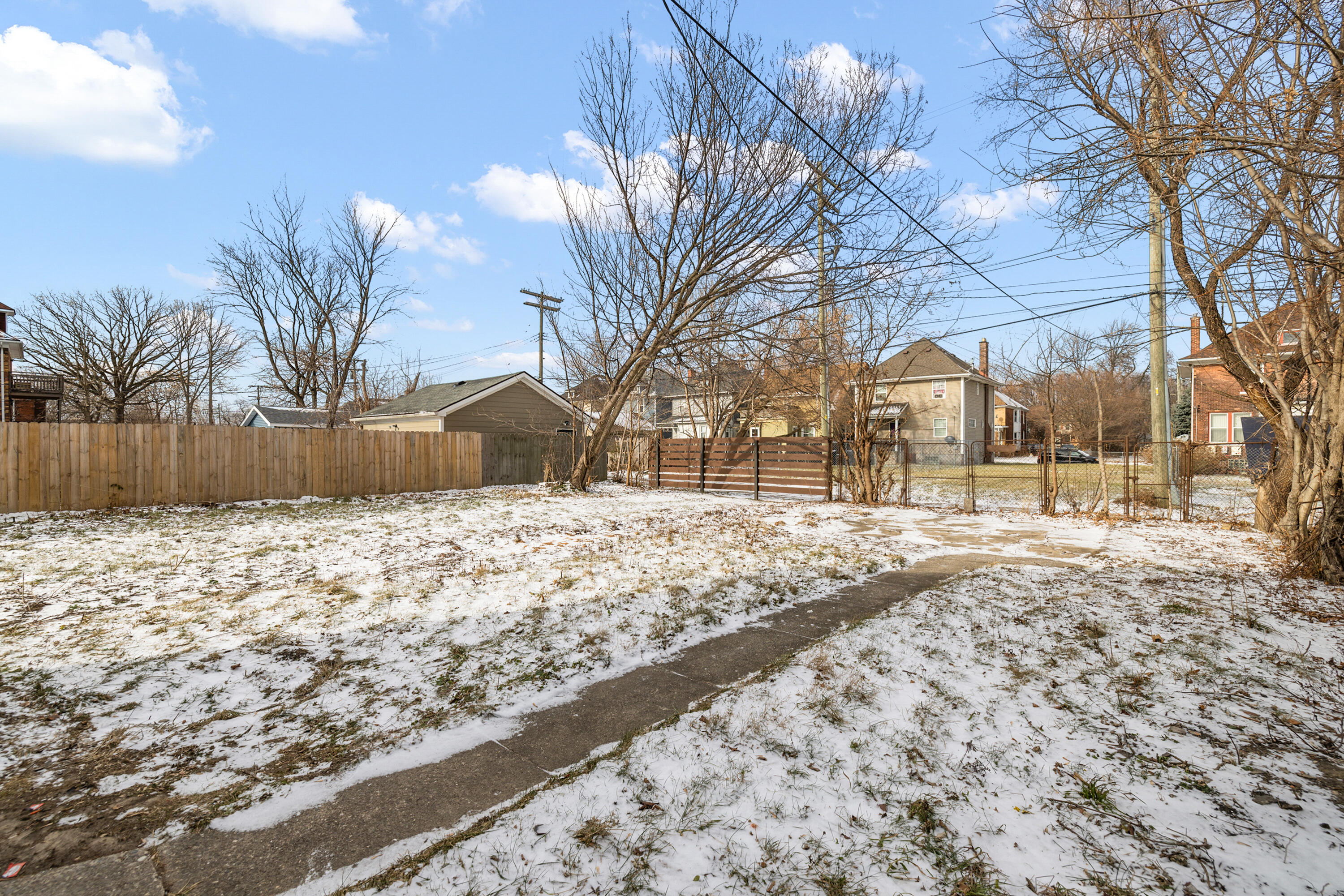 816 W Philadelphia Street