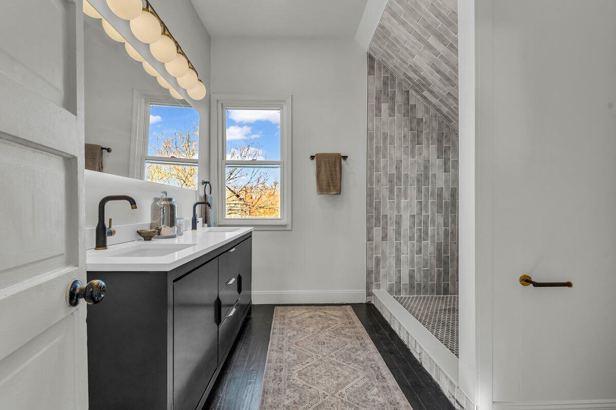 816 W Philadelphia Street