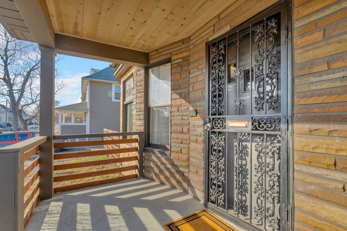 816 W Philadelphia Street