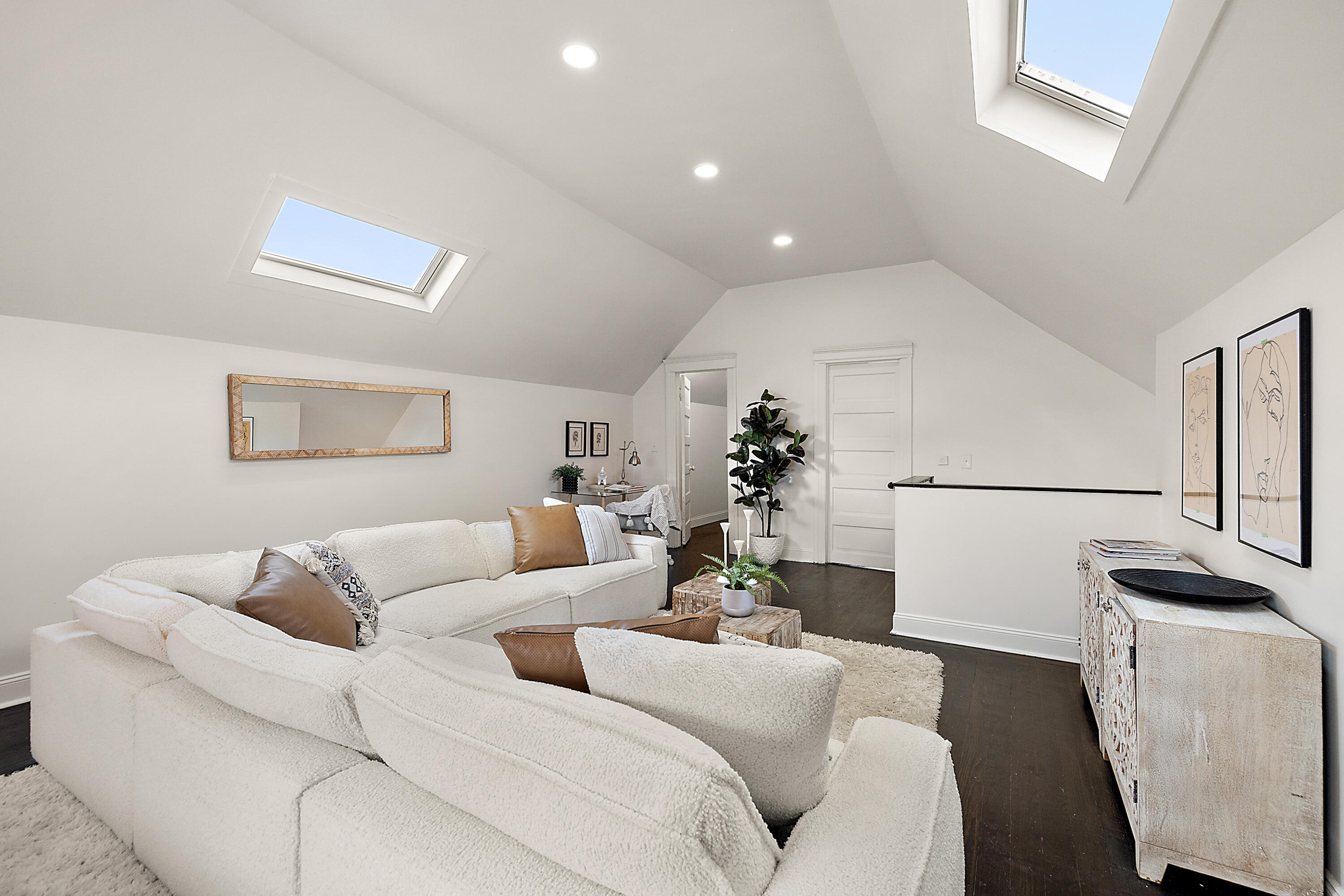 816 W Philadelphia Street