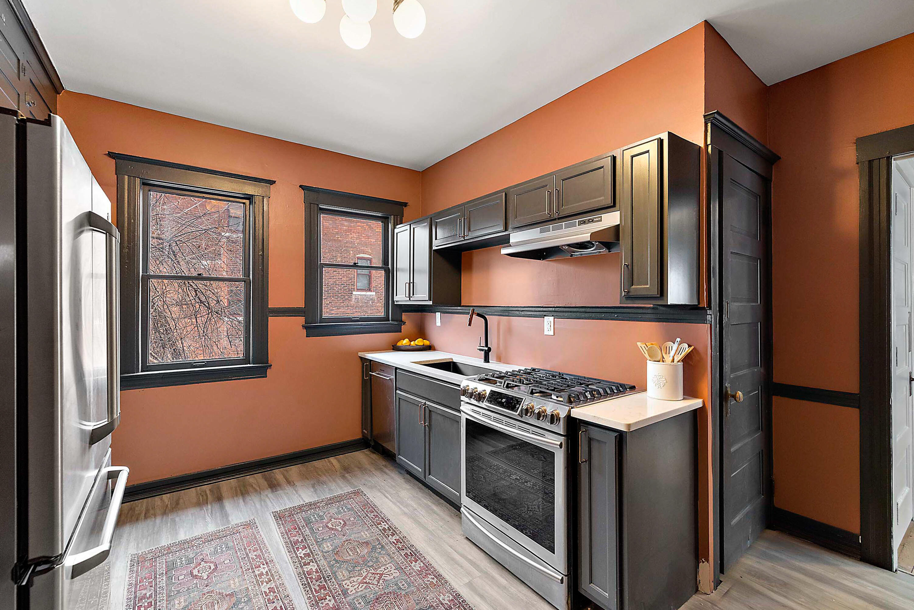 816 W Philadelphia Street