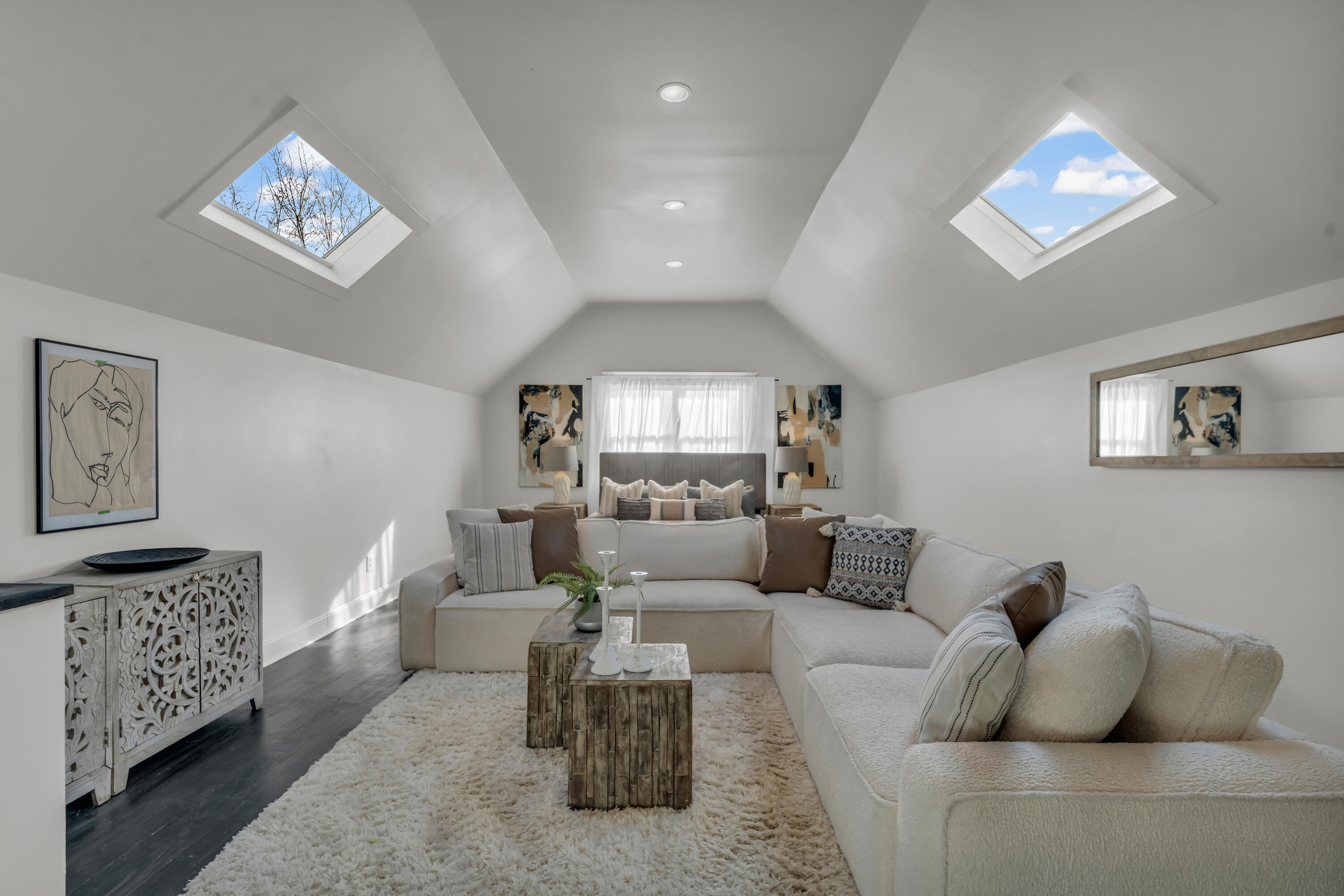 816 W Philadelphia Street