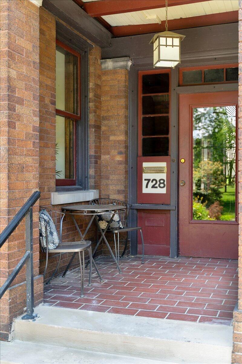 728 Longfellow Street