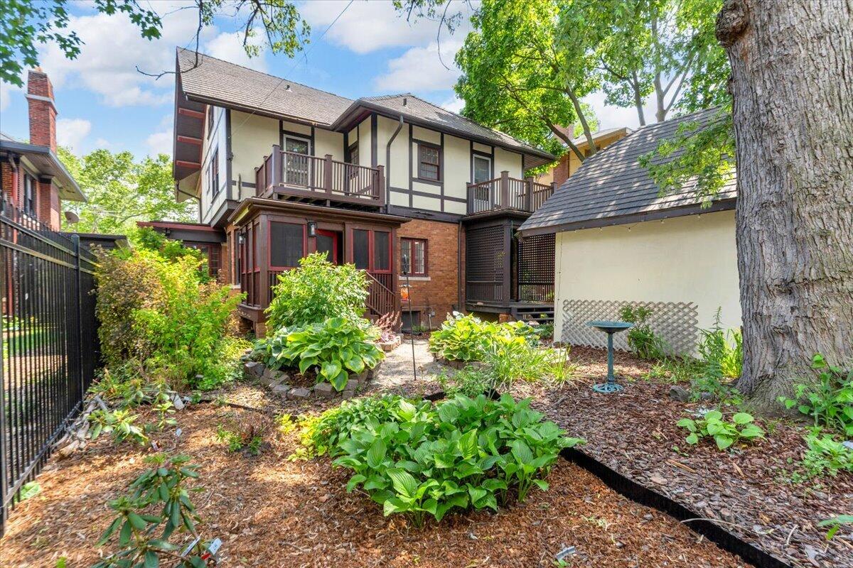 728 Longfellow Street