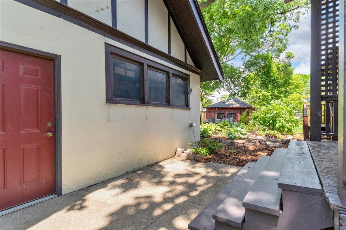 728 Longfellow Street