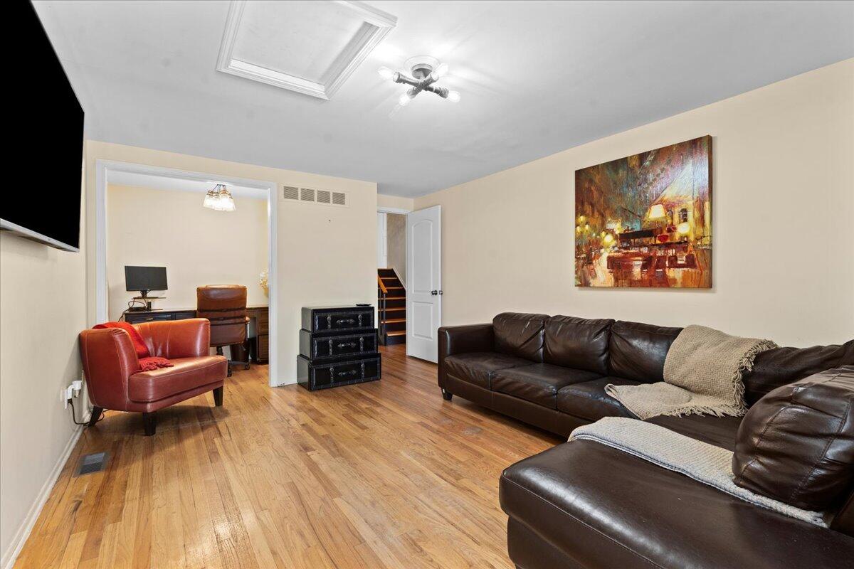 1100 Saint Aubin Place