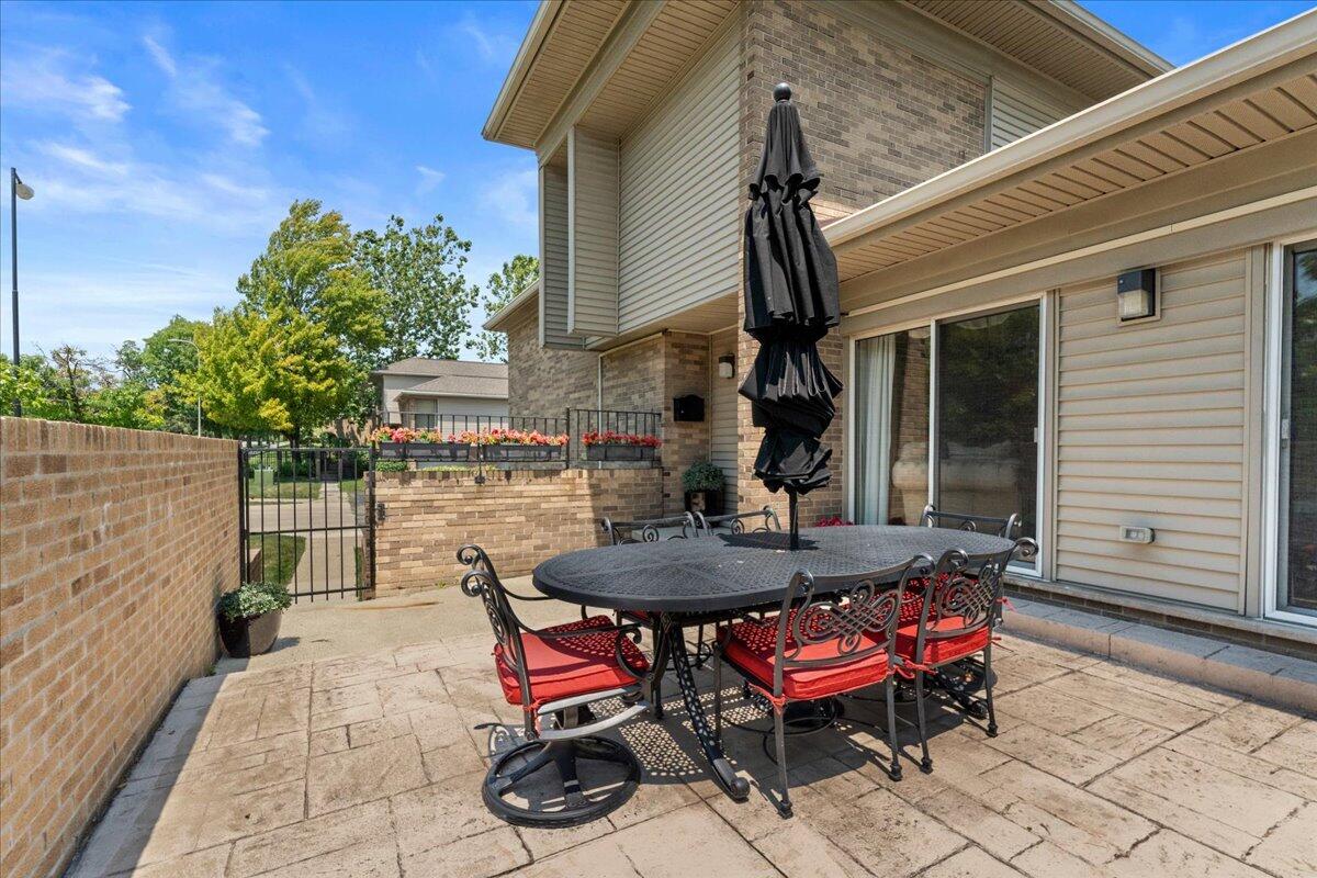 1100 Saint Aubin Place
