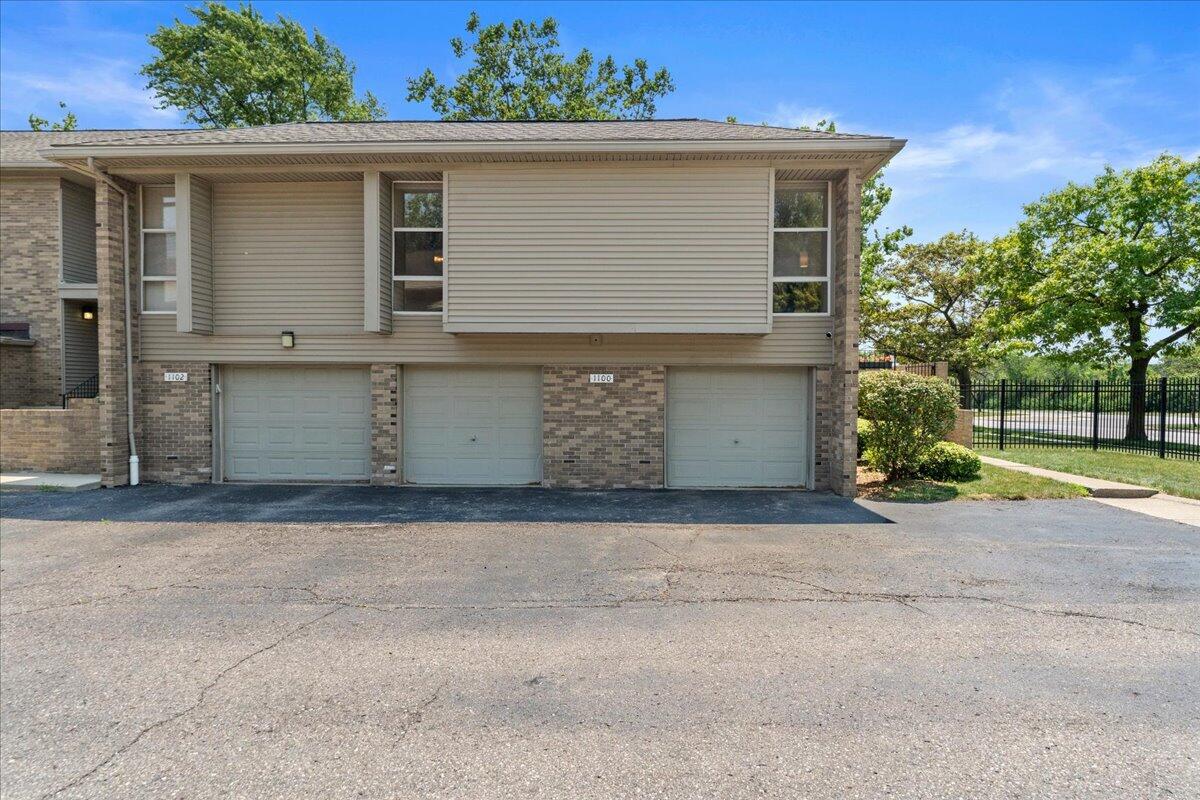 1100 Saint Aubin Place