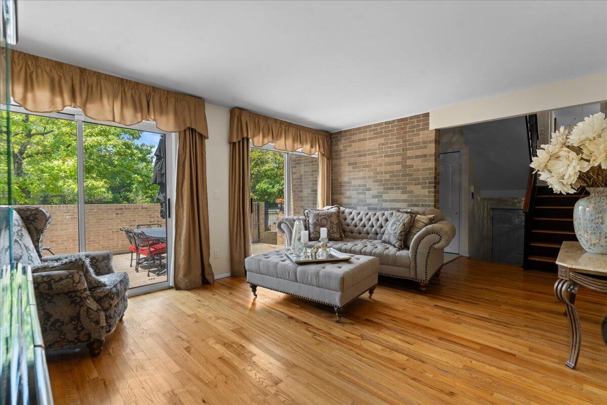 1100 Saint Aubin Place