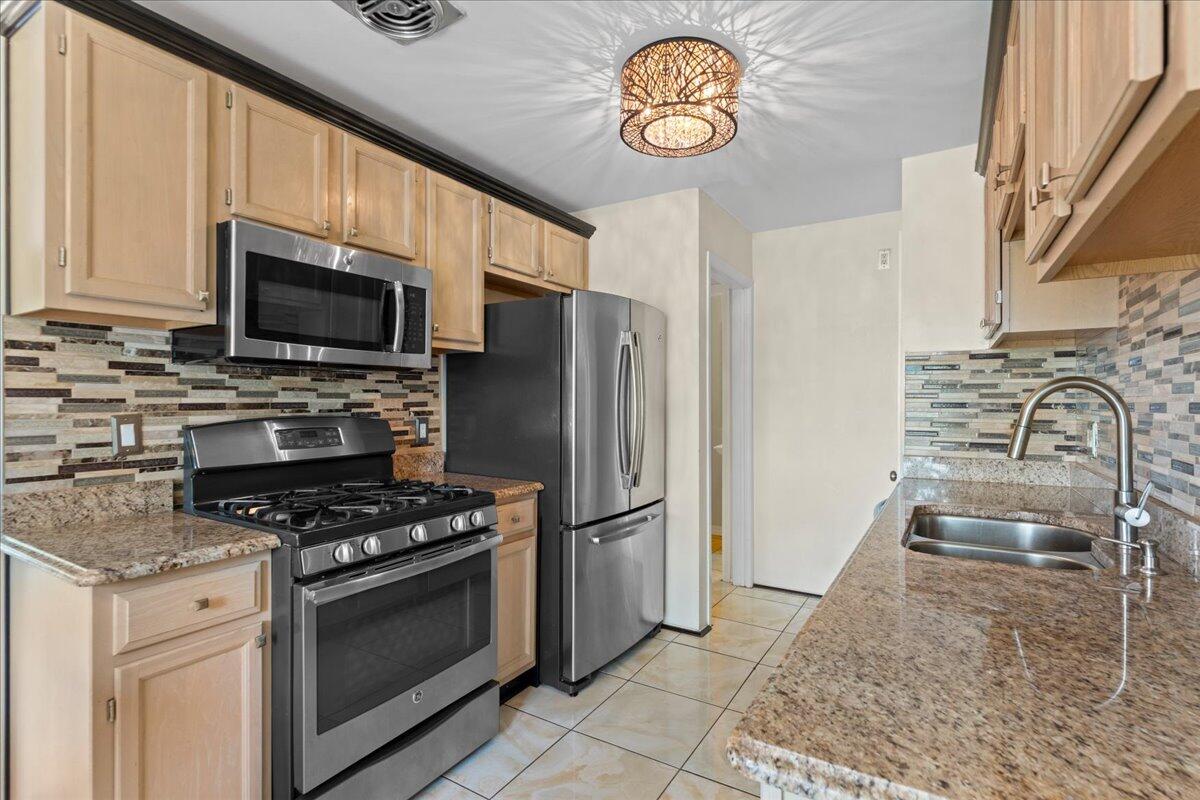 1100 Saint Aubin Place