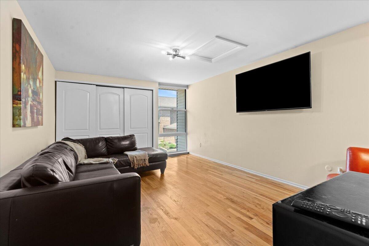 1100 Saint Aubin Place