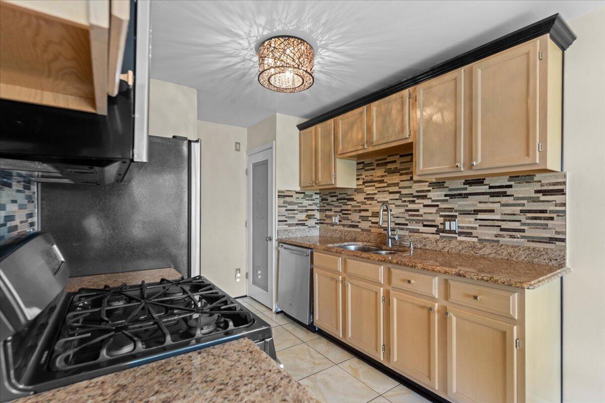 1100 Saint Aubin Place
