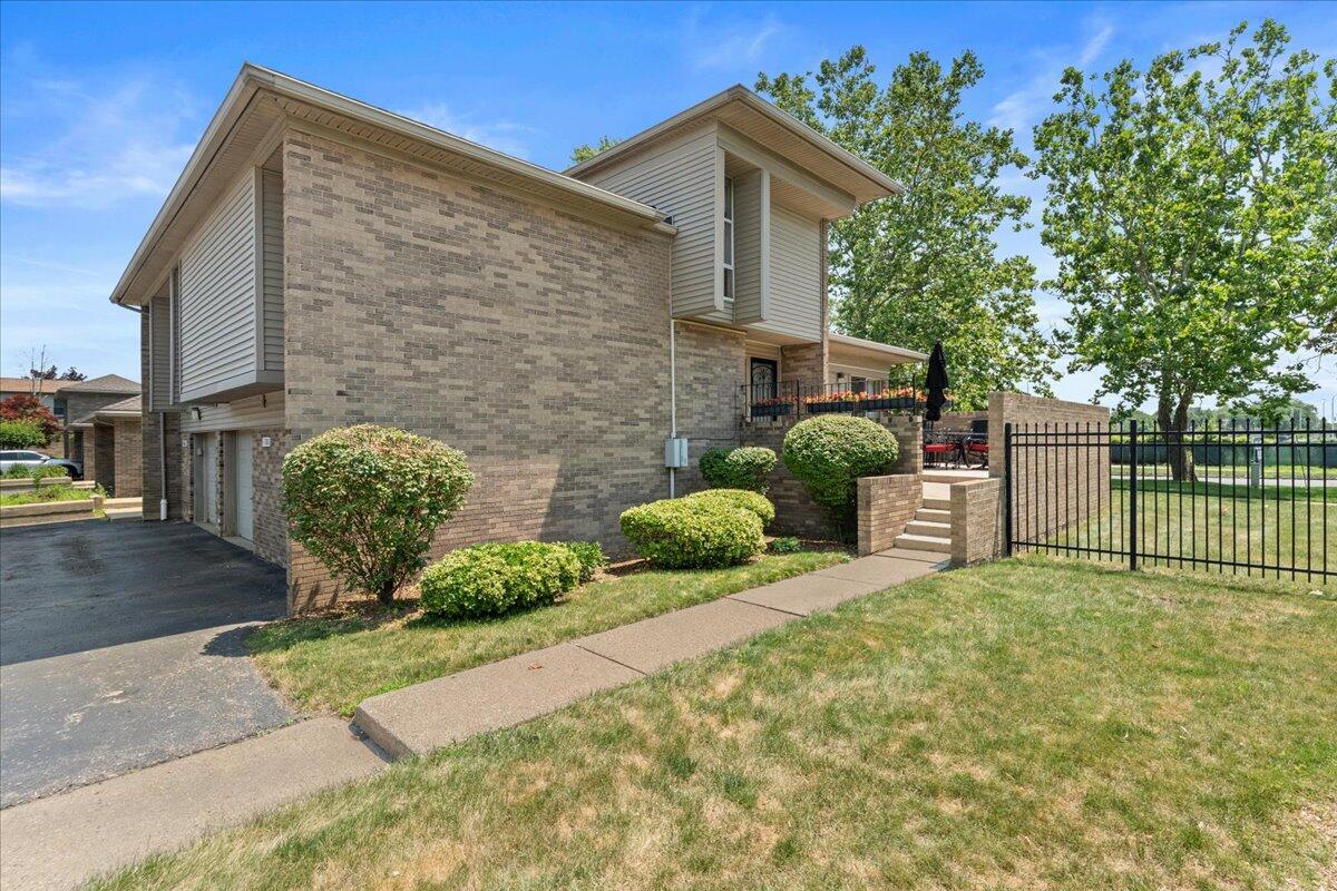 1100 Saint Aubin Place