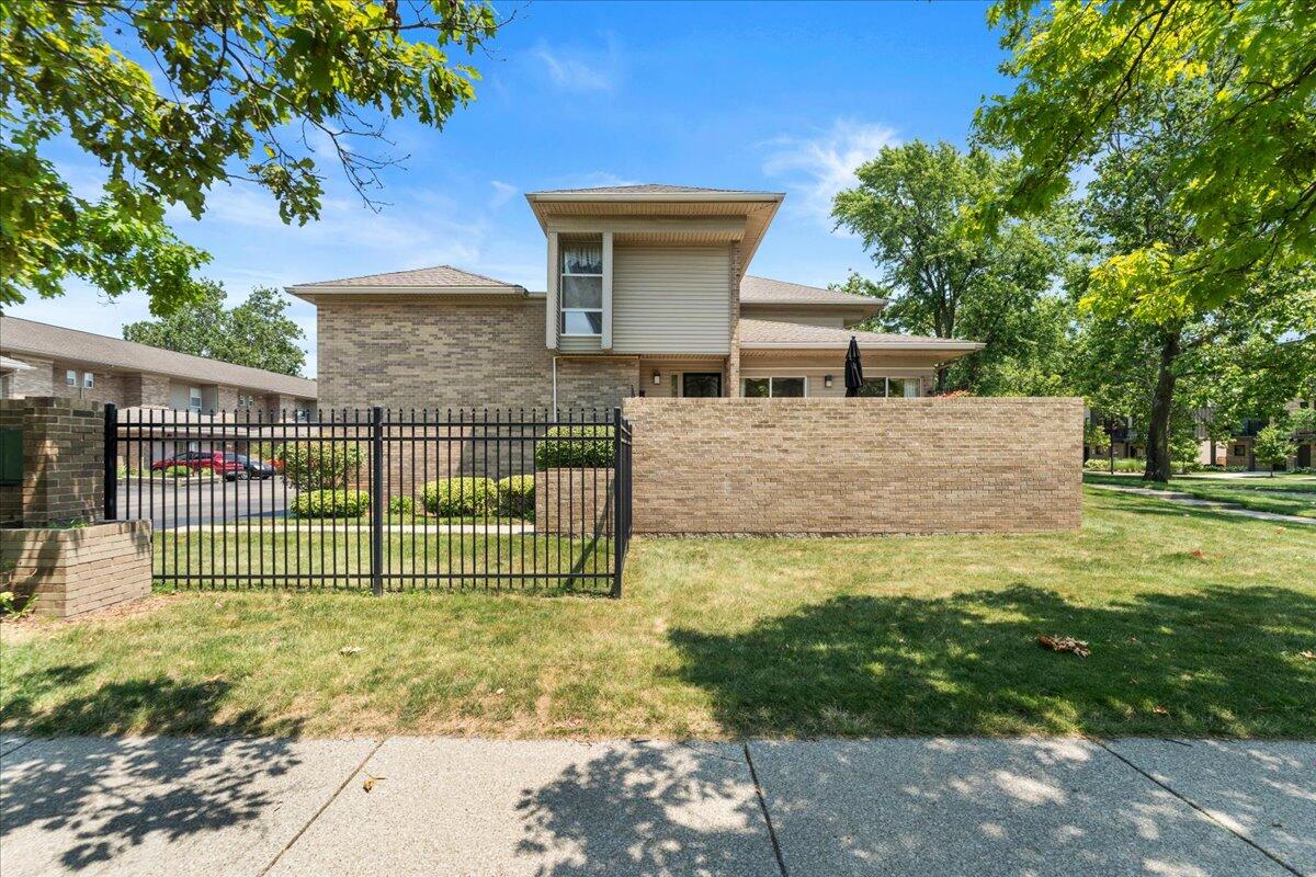 1100 Saint Aubin Place