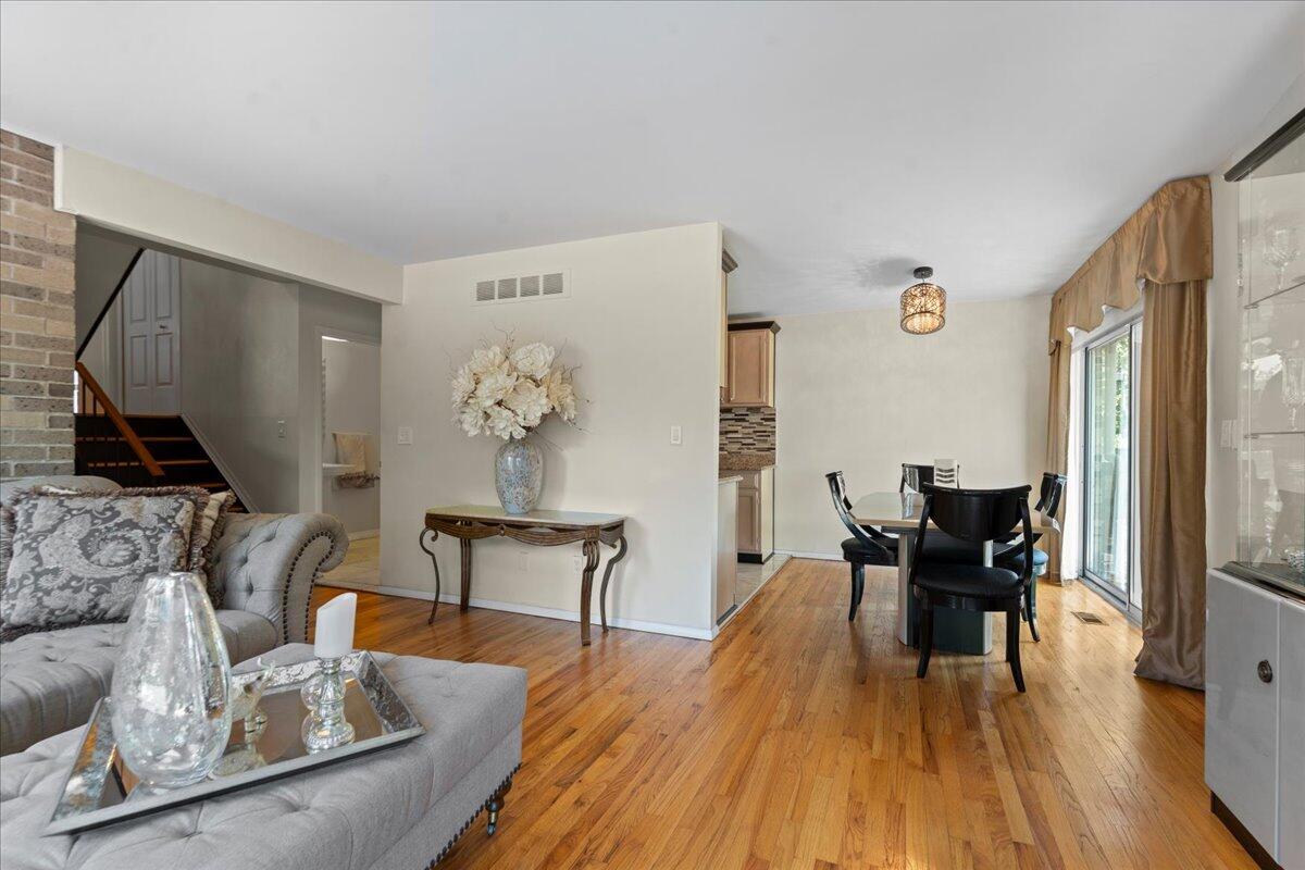 1100 Saint Aubin Place