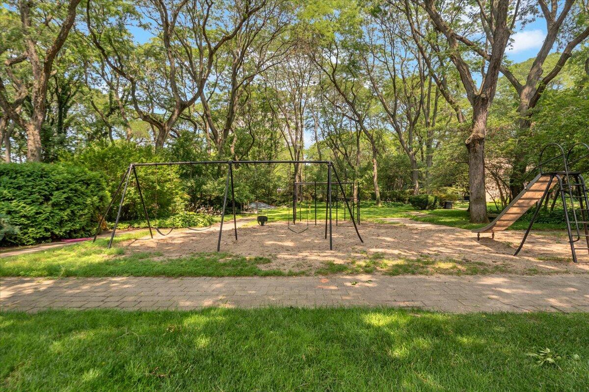 1333 Nicolet Place