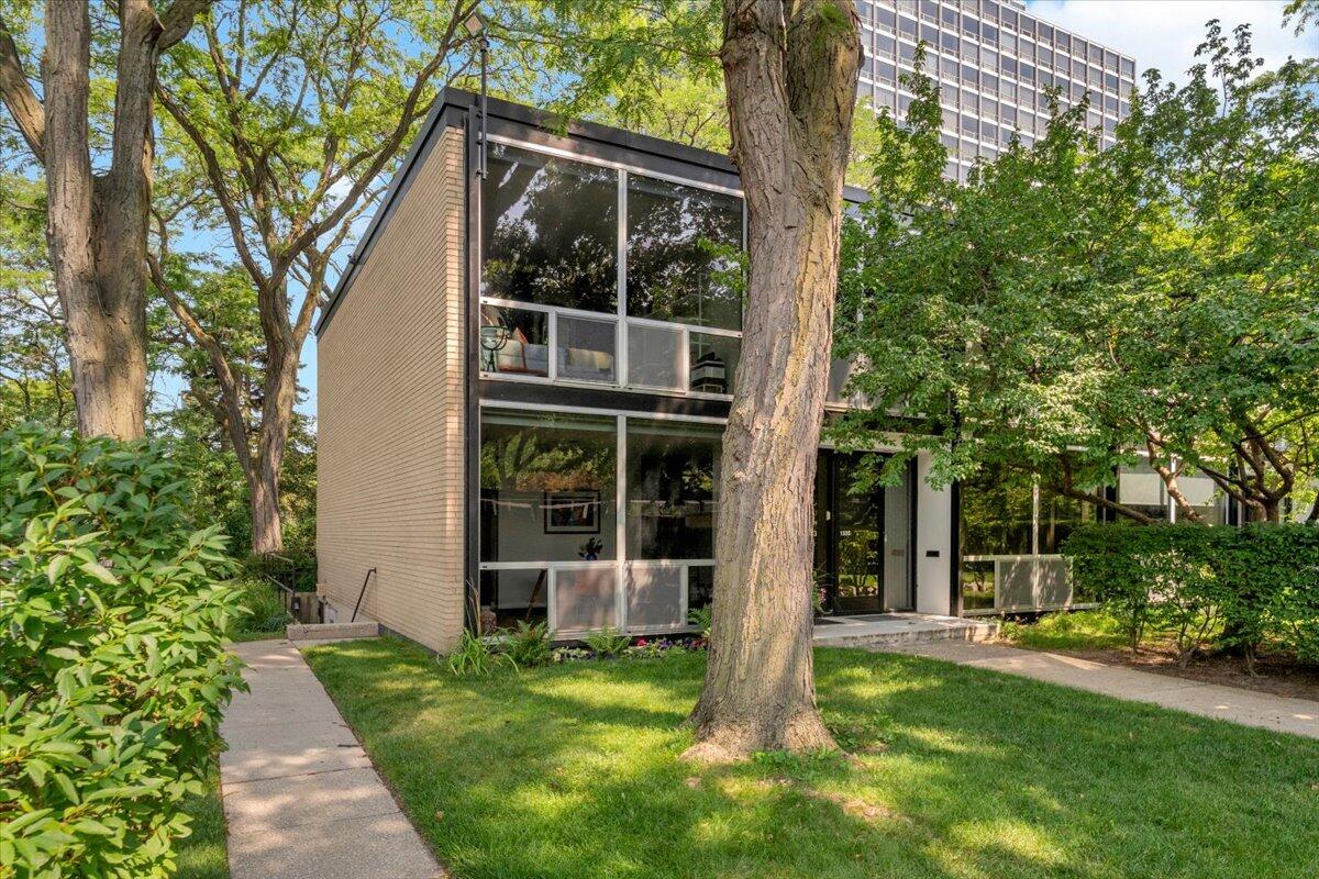 1333 Nicolet Place