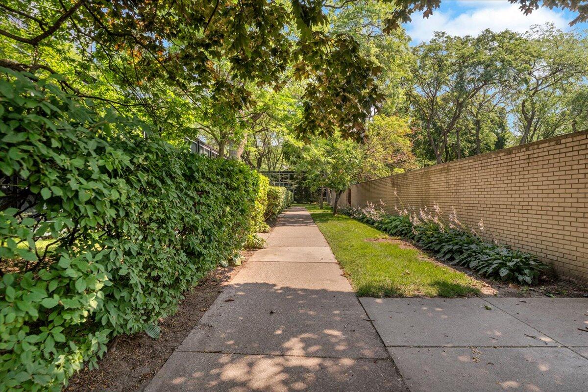 1333 Nicolet Place