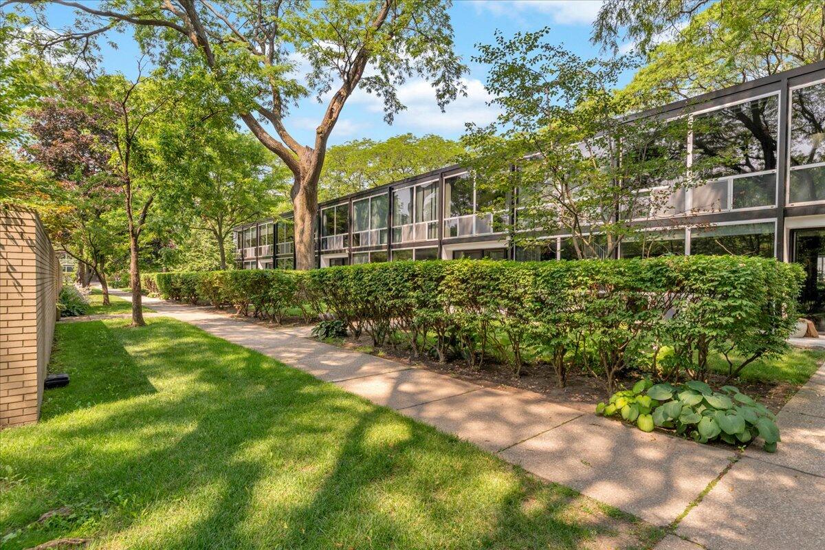 1333 Nicolet Place