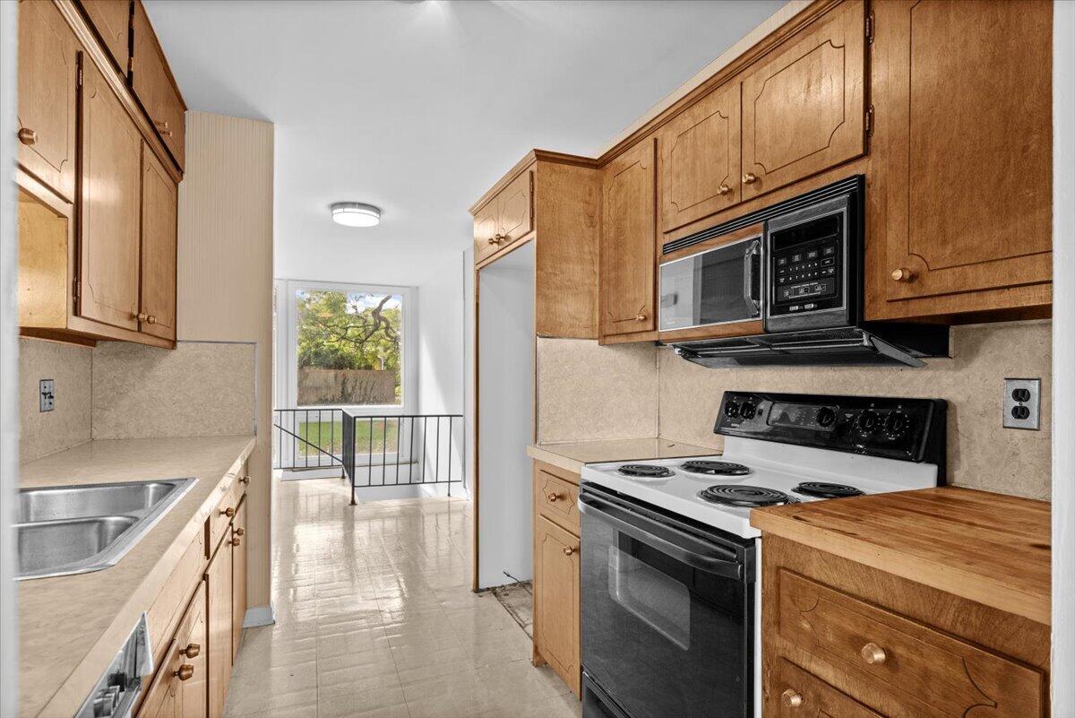 1551 Chateaufort Place