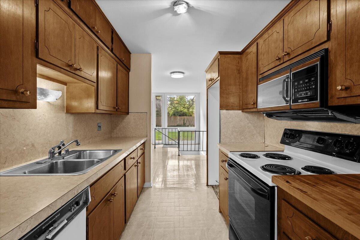1551 Chateaufort Place
