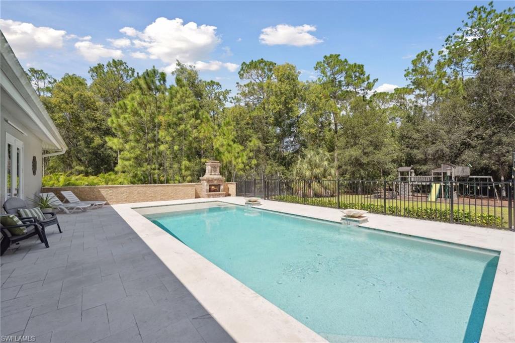 5811 Hidden Oaks LN