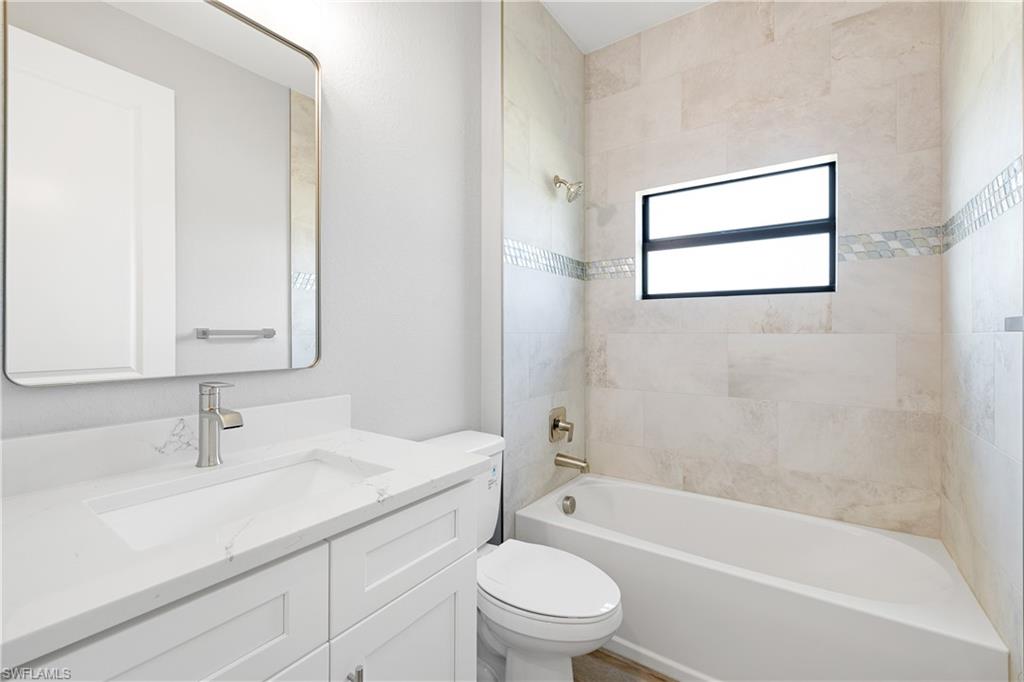 925 NE 11th TER