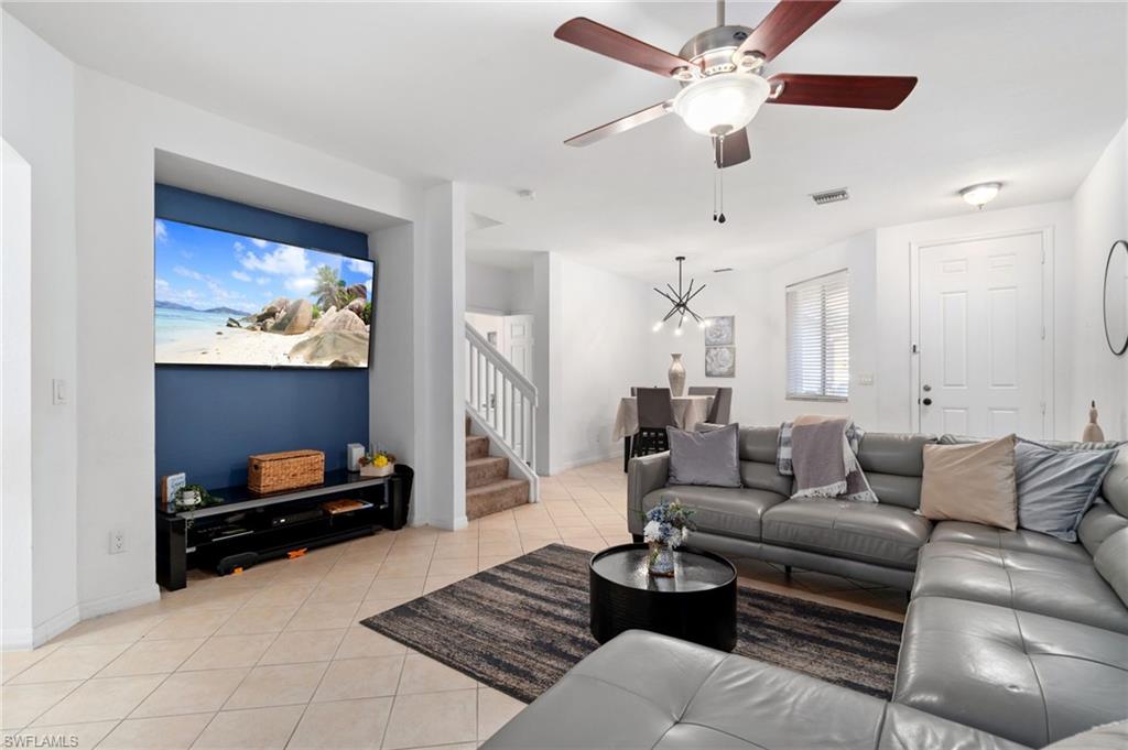 9775 Roundstone CIR