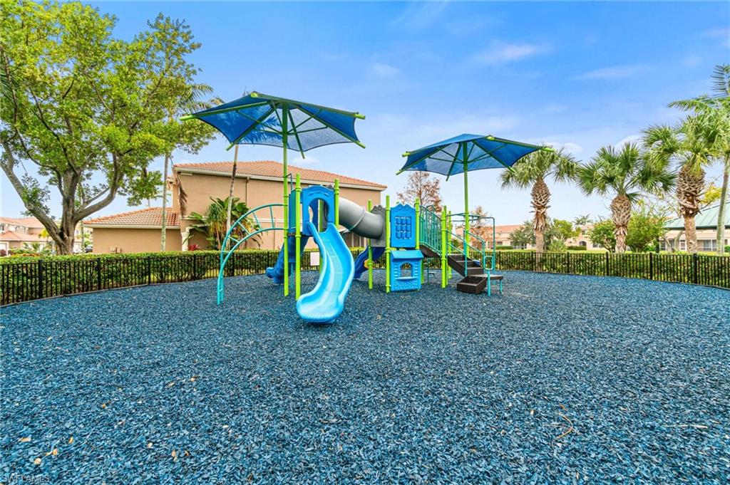 9775 Roundstone CIR