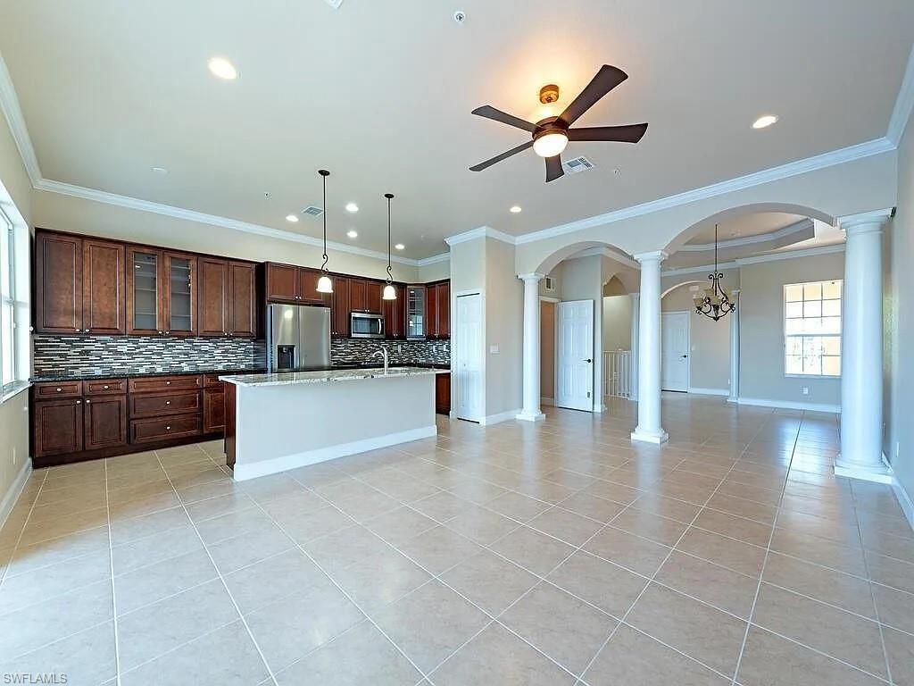 3590 Lansing LOOP # 201